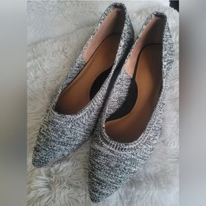 Caslon Luna Pointy Toe Flat, Black And Gray Size 6M